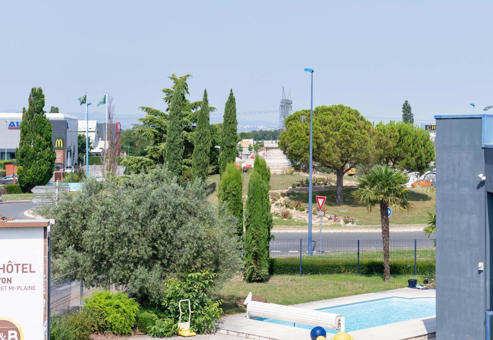 B&B Hotel Lyon Saint-Bonnet Mi-Plaine Zewnętrze zdjęcie