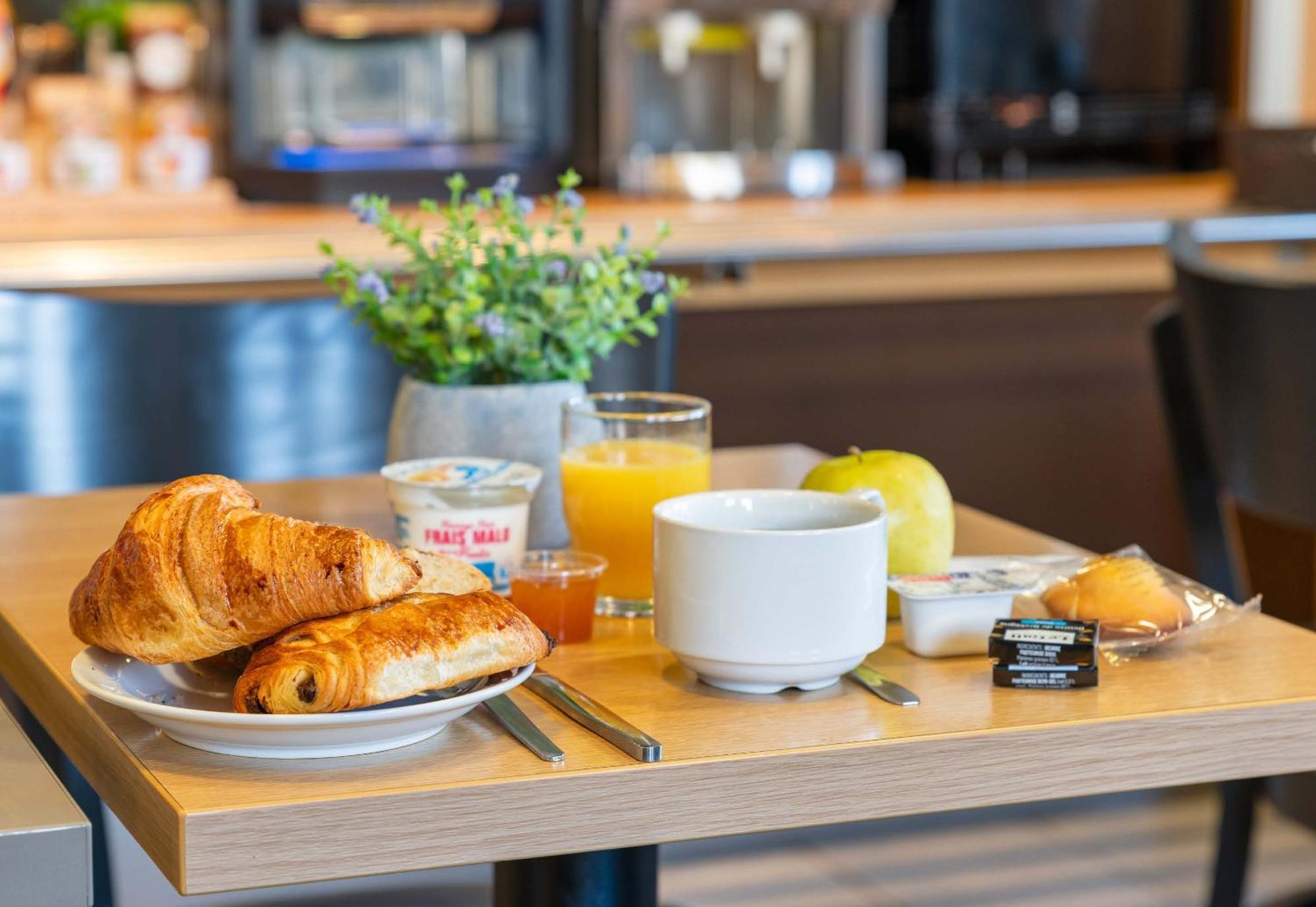 B&B Hotel Lyon Saint-Bonnet Mi-Plaine Zewnętrze zdjęcie
