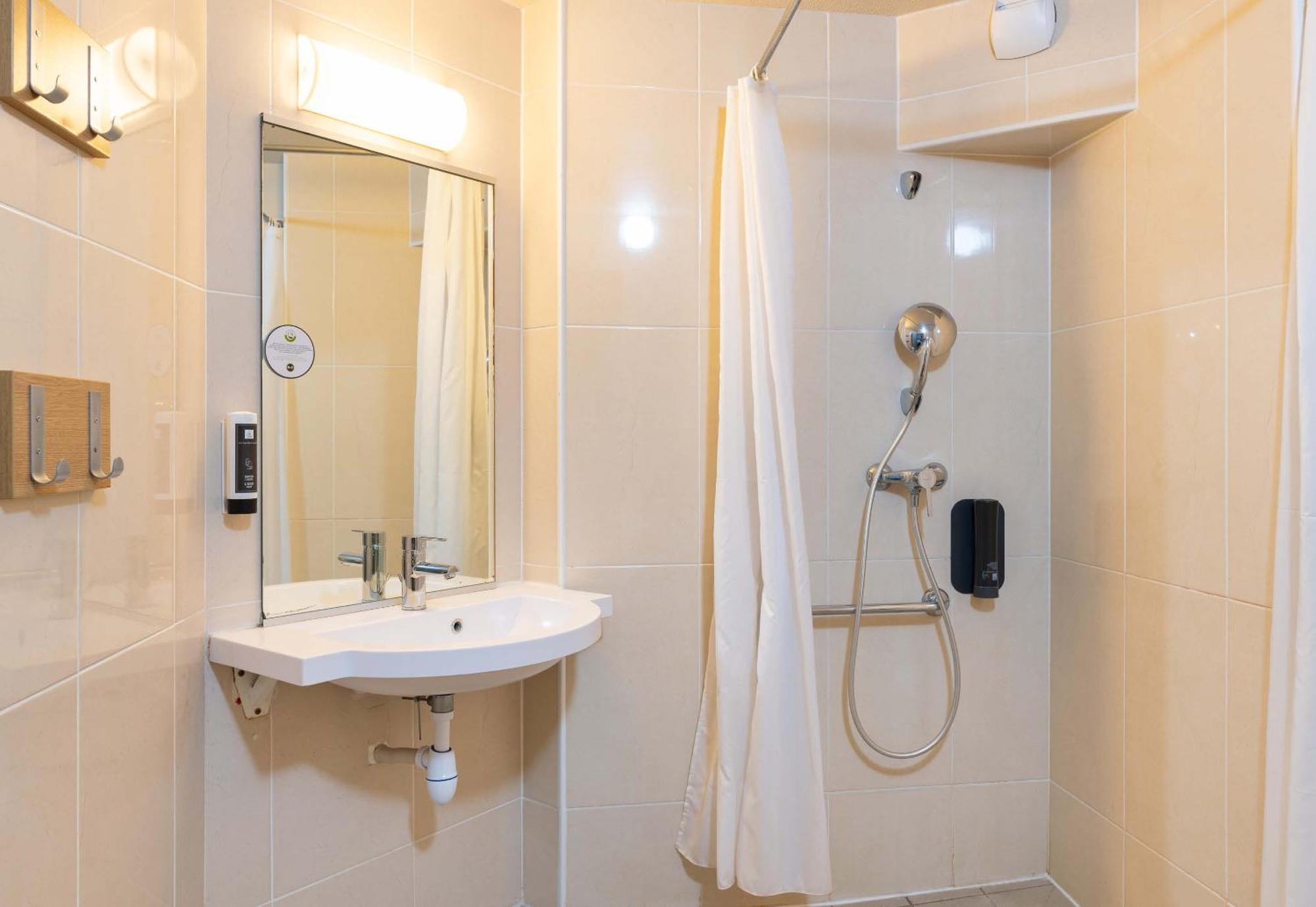 B&B Hotel Lyon Saint-Bonnet Mi-Plaine Zewnętrze zdjęcie