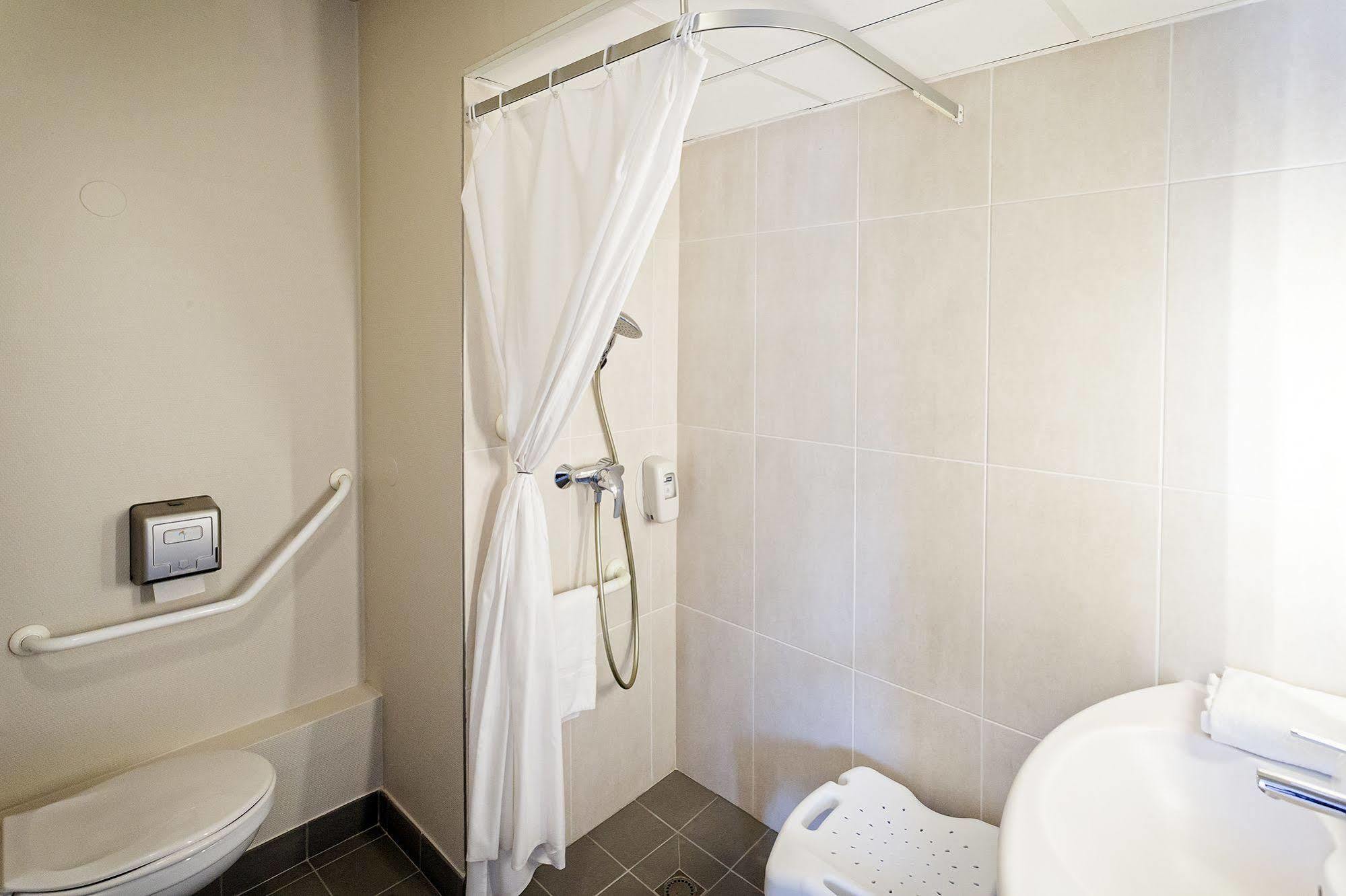 B&B Hotel Lyon Saint-Bonnet Mi-Plaine Zewnętrze zdjęcie